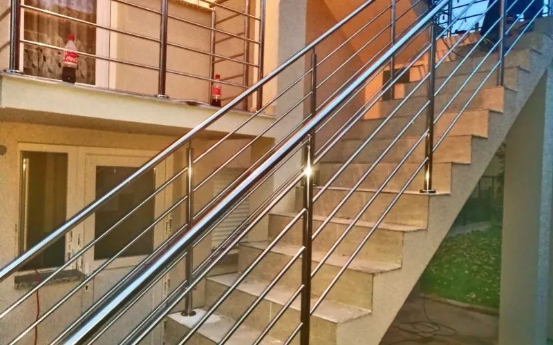 inox ograda stepenice