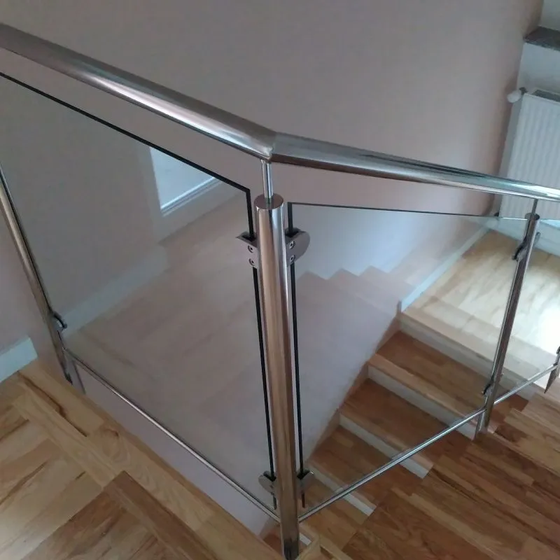 ograda na stepenicama inox i staklo