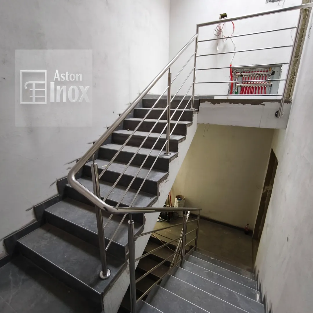 Inox ograda na stepenicama sa spojenim rukohvatom